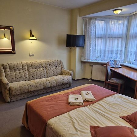 Hotel Familijny Osrodek Wypoczynkowo - Rehabilitacyjny Krynica-Zdrój Esterno foto