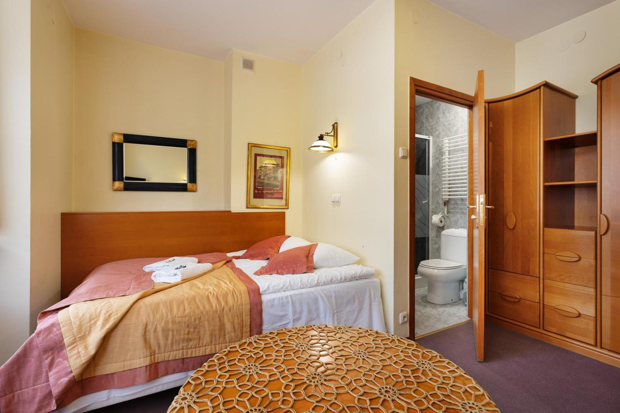 Hotel Familijny Osrodek Wypoczynkowo - Rehabilitacyjny Krynica-Zdrój Esterno foto