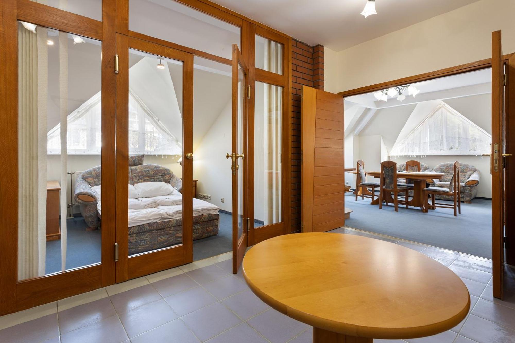 Hotel Familijny Osrodek Wypoczynkowo - Rehabilitacyjny Krynica-Zdrój Esterno foto