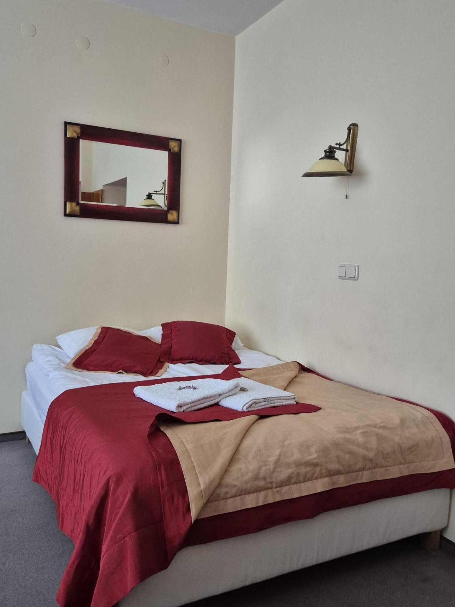 Hotel Familijny Osrodek Wypoczynkowo - Rehabilitacyjny Krynica-Zdrój Esterno foto
